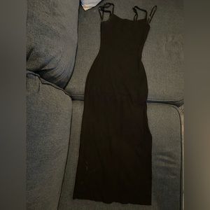Black bodycom dress with slit
